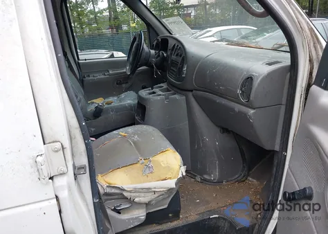 2001 Ford E-250 Commercial/Recreational z USA, uszkodzony, nr VIN 1FTNE24L61HB03921